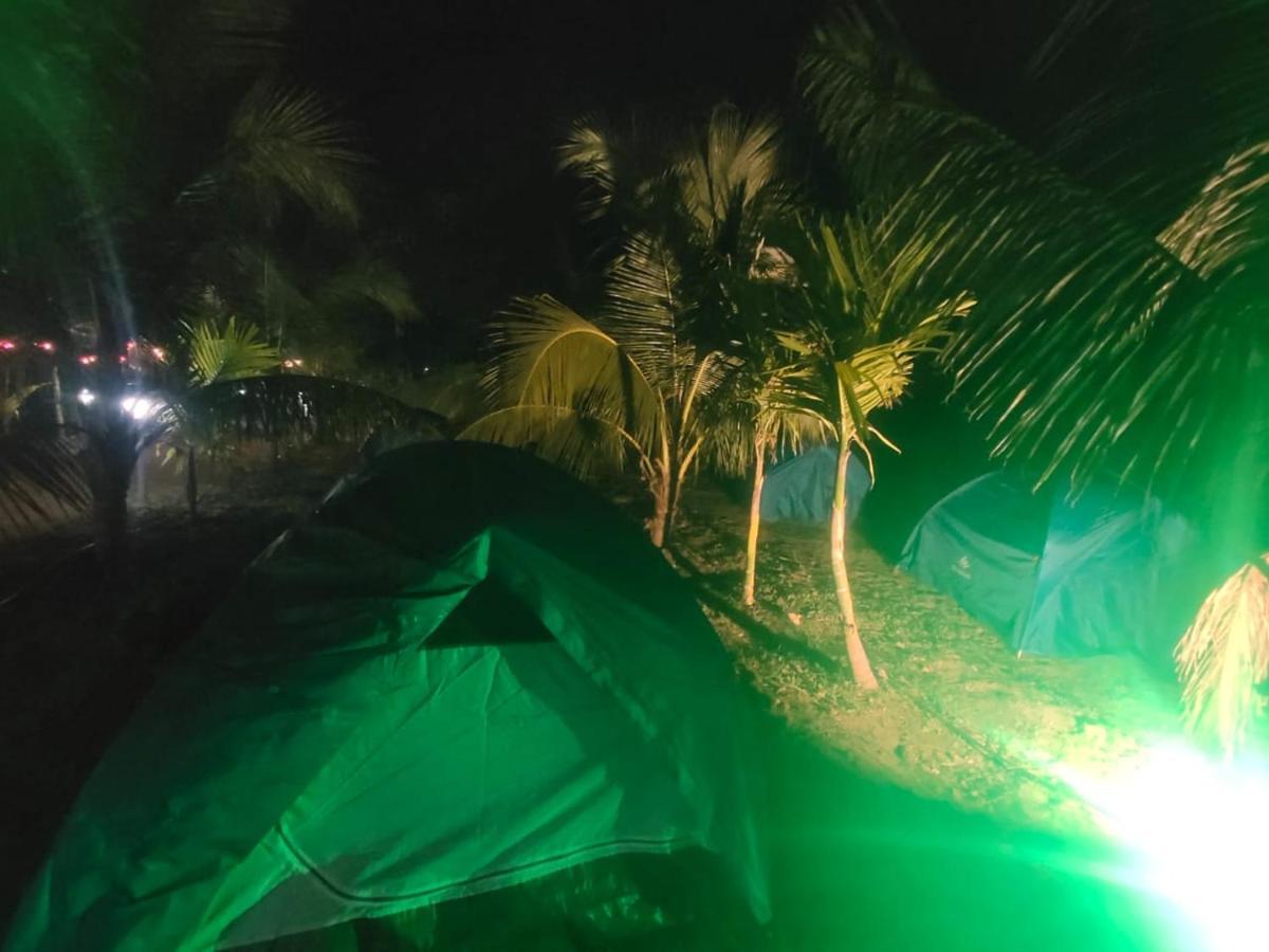 Whistling Waves Beach Resort Anjarle Exterior photo