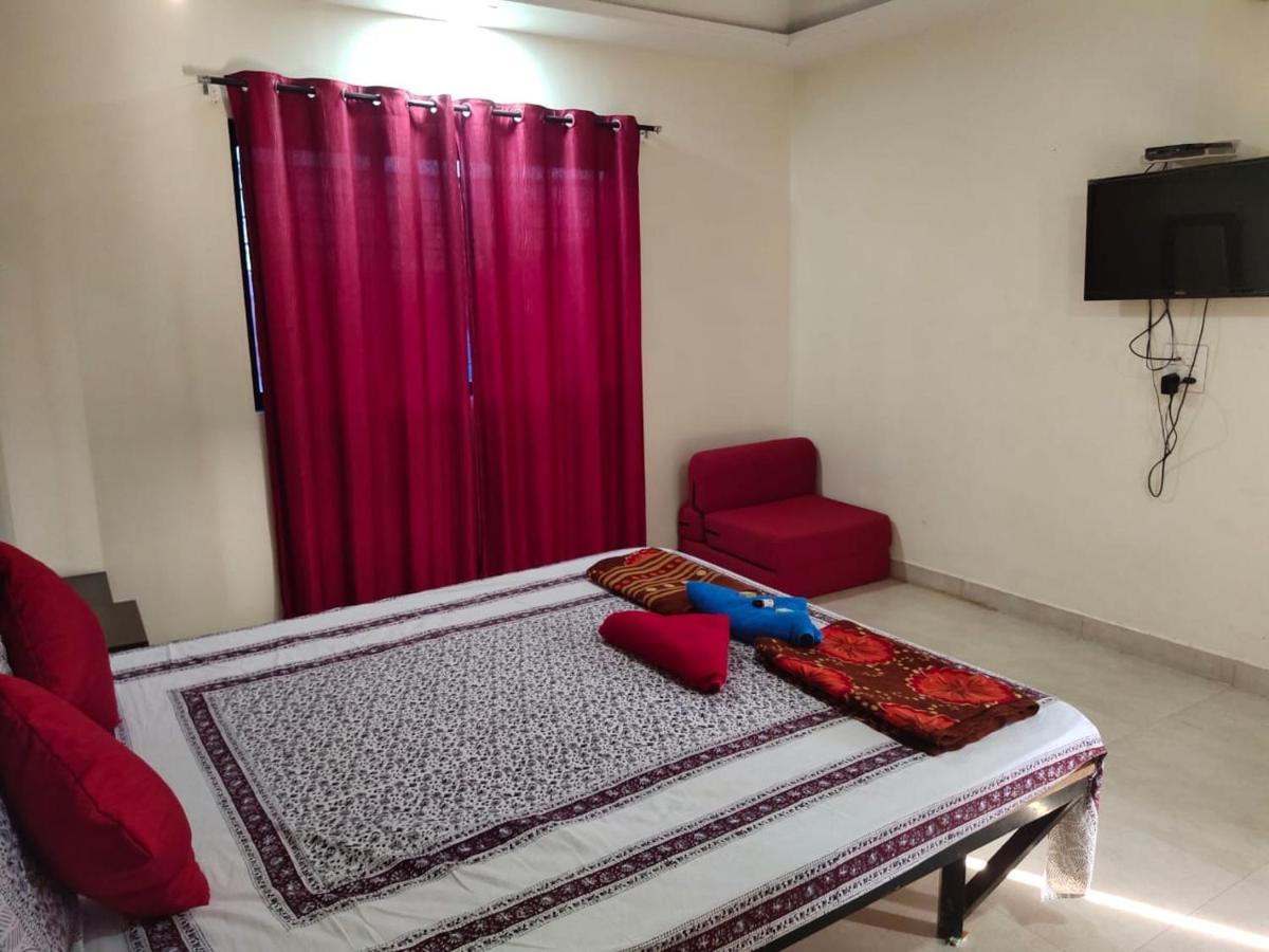 Whistling Waves Beach Resort Anjarle Exterior photo