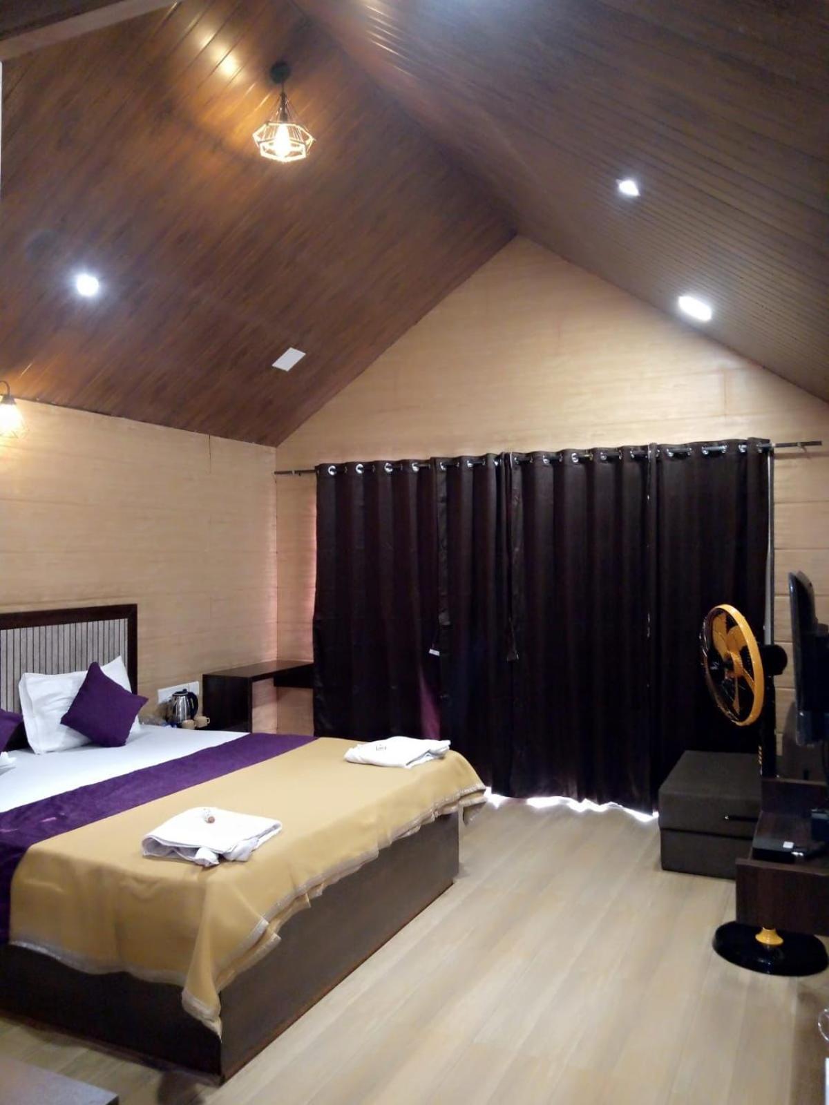 Whistling Waves Beach Resort Anjarle Exterior photo